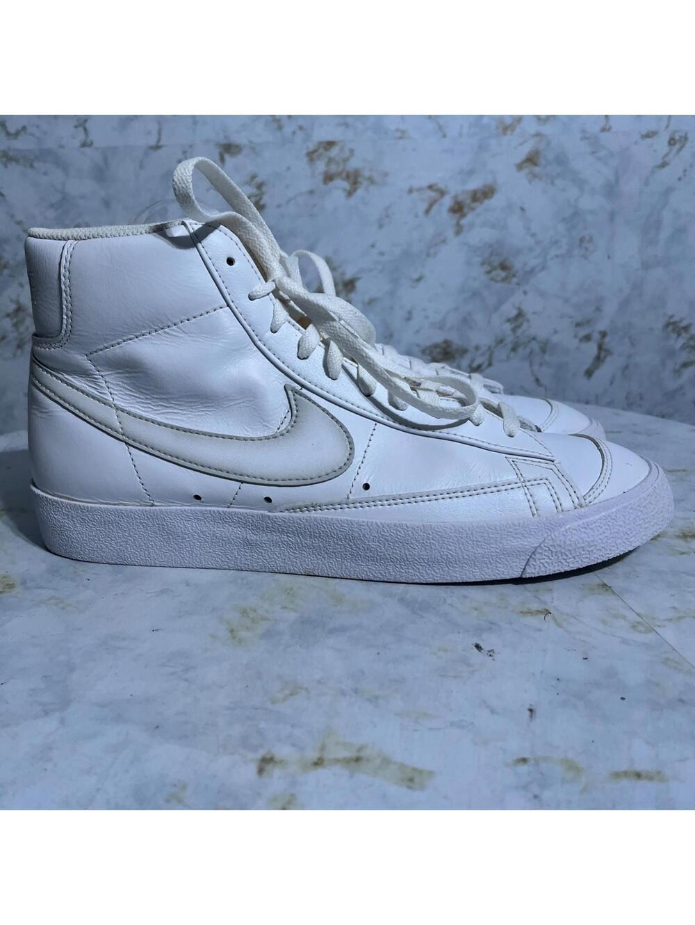 Nike Blazer Mid '77 Mens Size 10.5 Shoes White Athletic Mid Top Trainer Sneakers